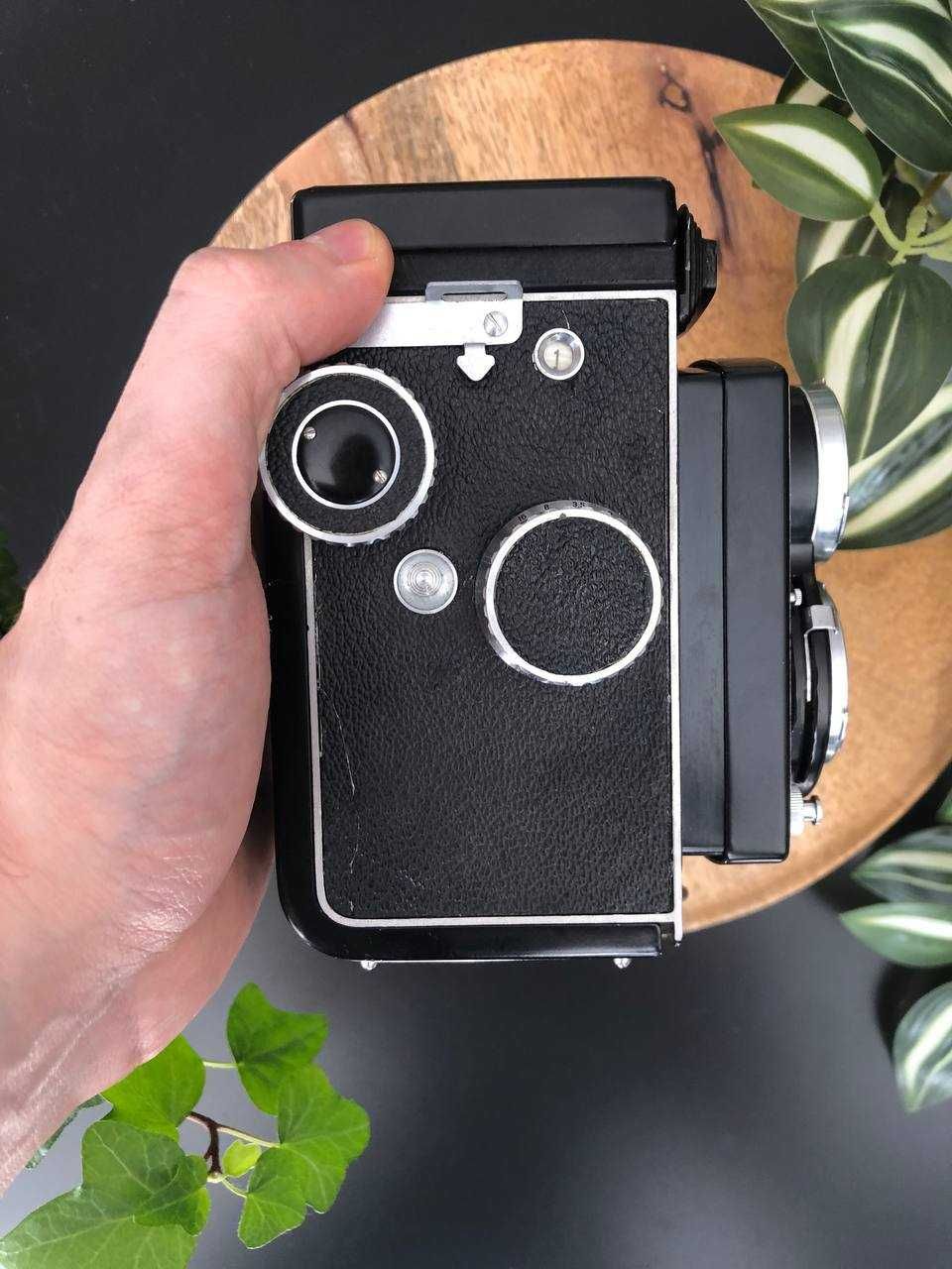 Плівочна фотокамера Firstflex TLR