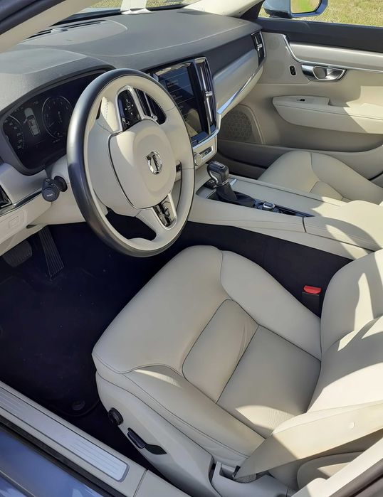 Volvo V90      2017