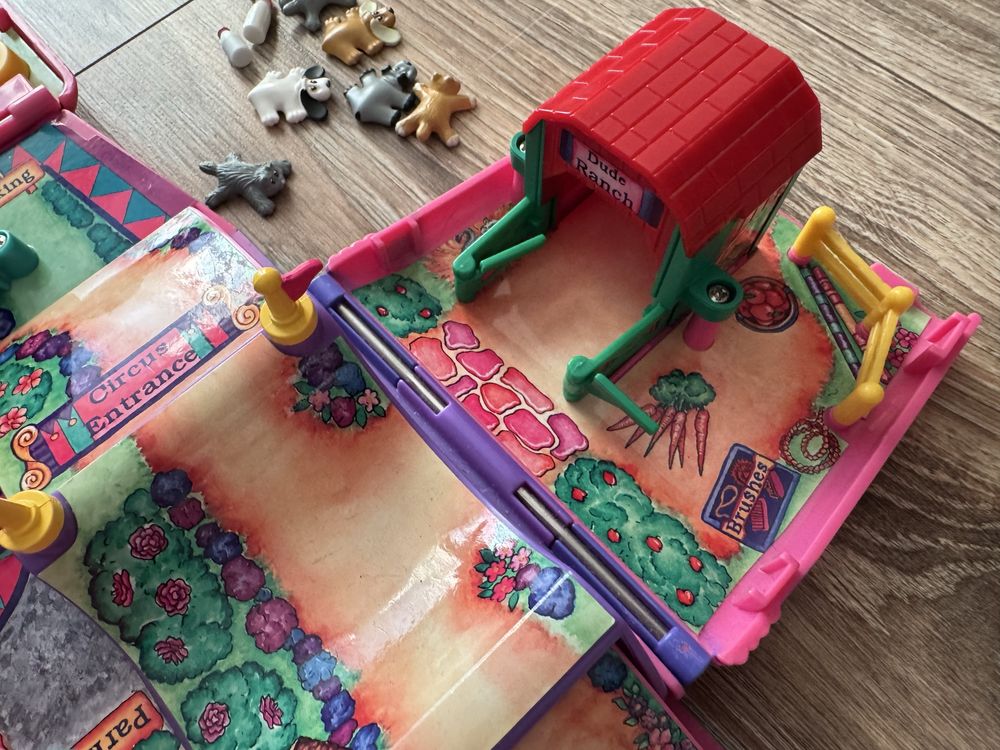 1995 Galoob Pound Puppies Van Bus Circus Playground Playset