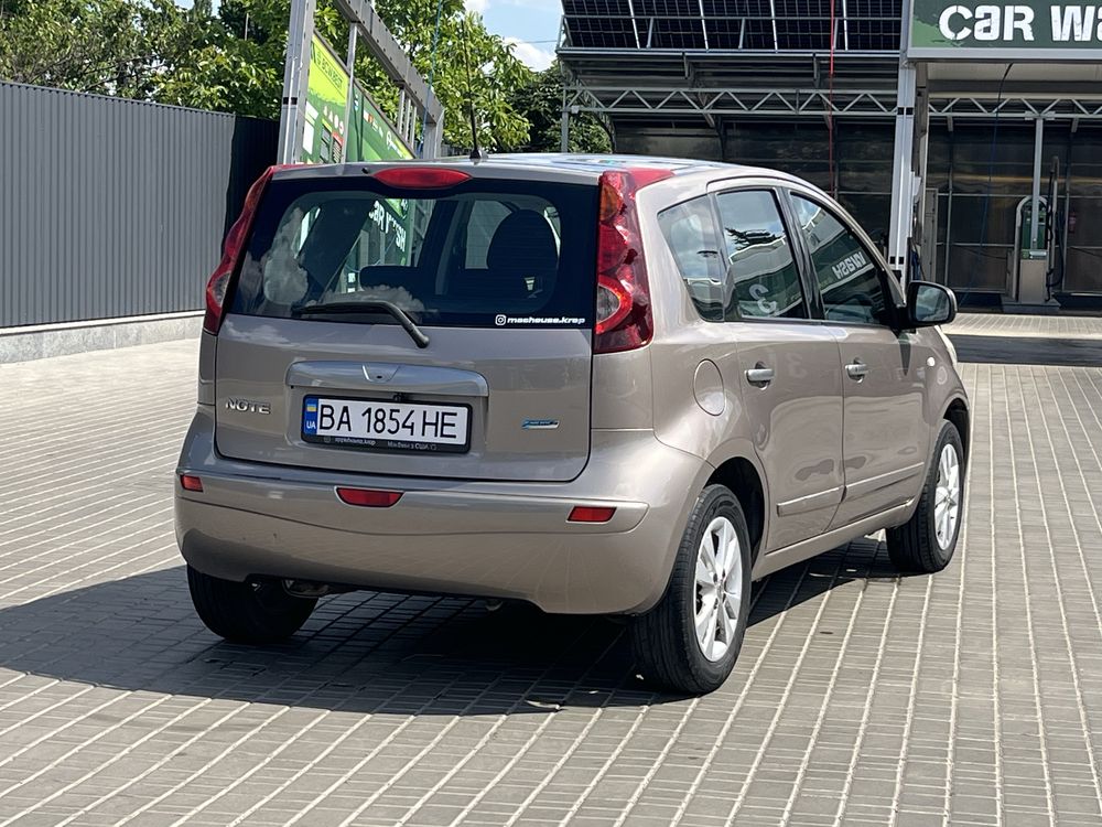 Nissan Note 2011 1.4 бензин