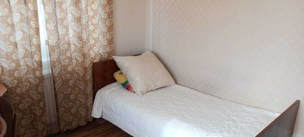 Вiзьмемо на квартиру студенток чи працюючих молодих жiнок