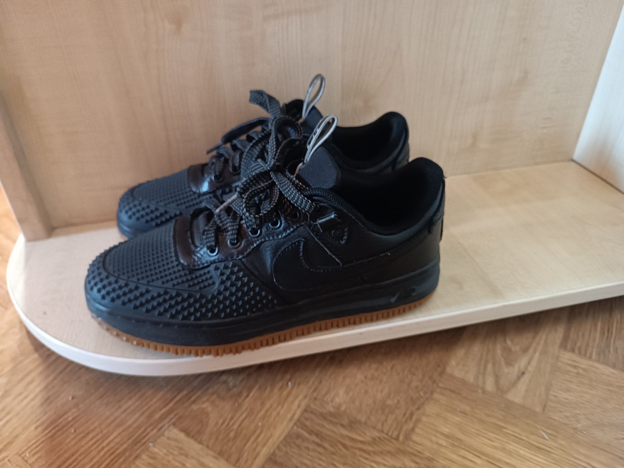 Кроссовки Nike  Luna Force 1