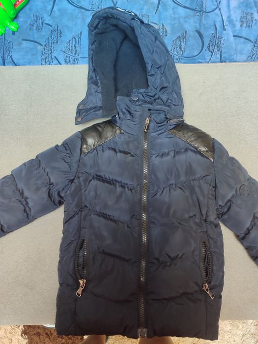 Зимова куртка на 4-5 років