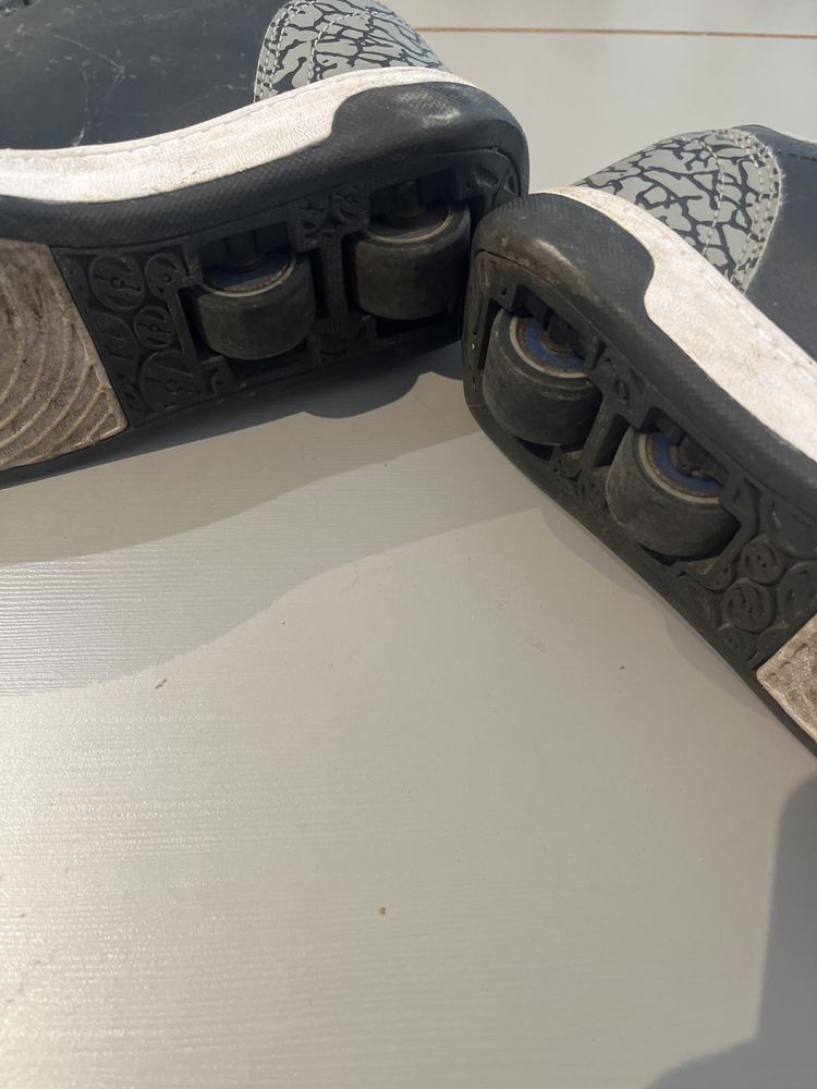 Buty z kółkami Hellys 33