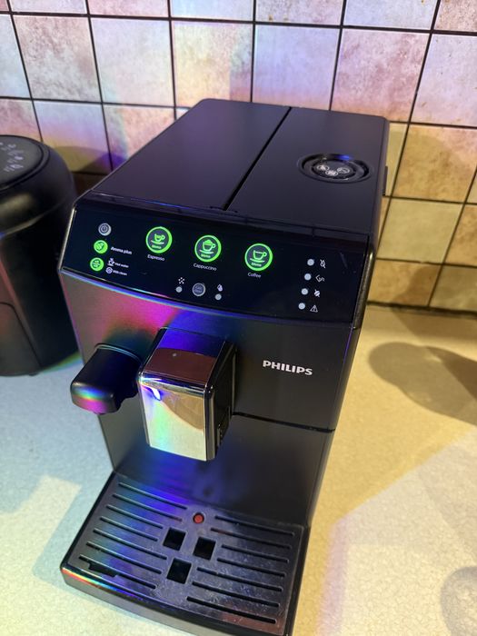 Продаю автоматичну кавомашину Philips HD8829