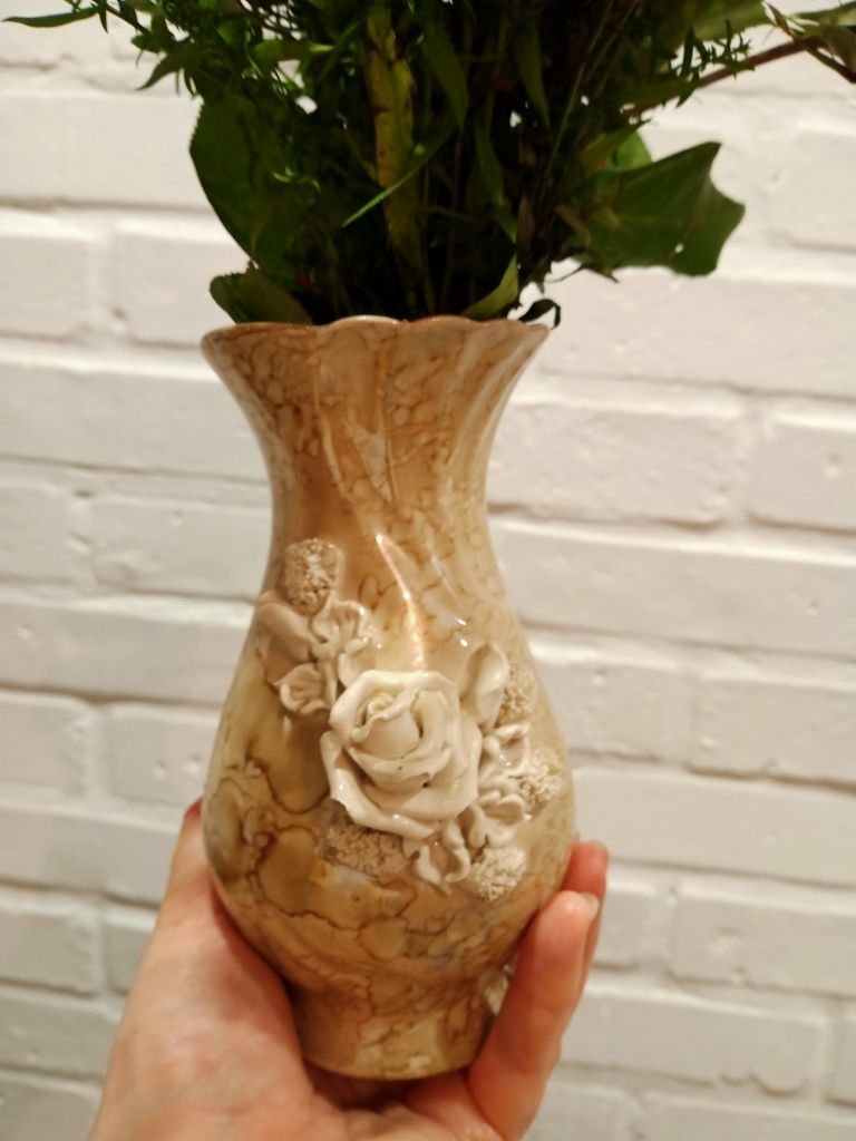 Гарна ваза невеликого розміру