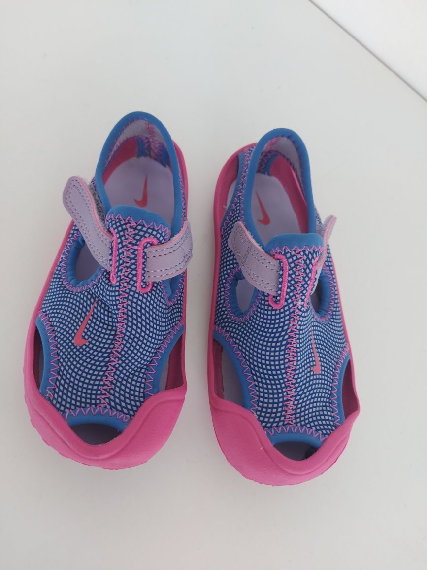 Buty dziecięce sandały Nike w rozmiarze 25