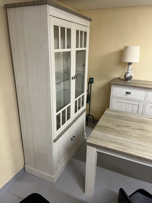 Nowoczesna jadalnia jak nowa