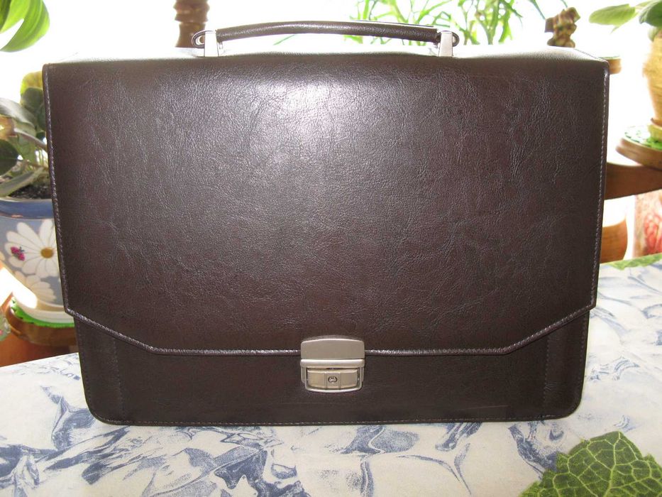 Продается Портфель дипломат.