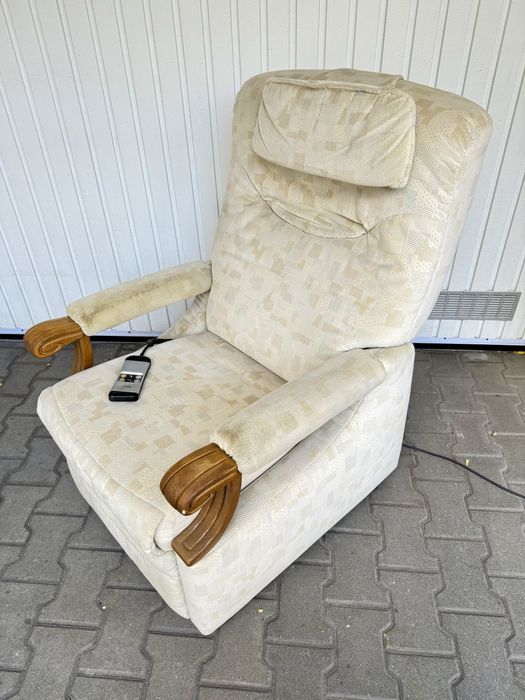 Hukla fotel geriatryczny z pionizacją na pilota rozkładany elektryczny