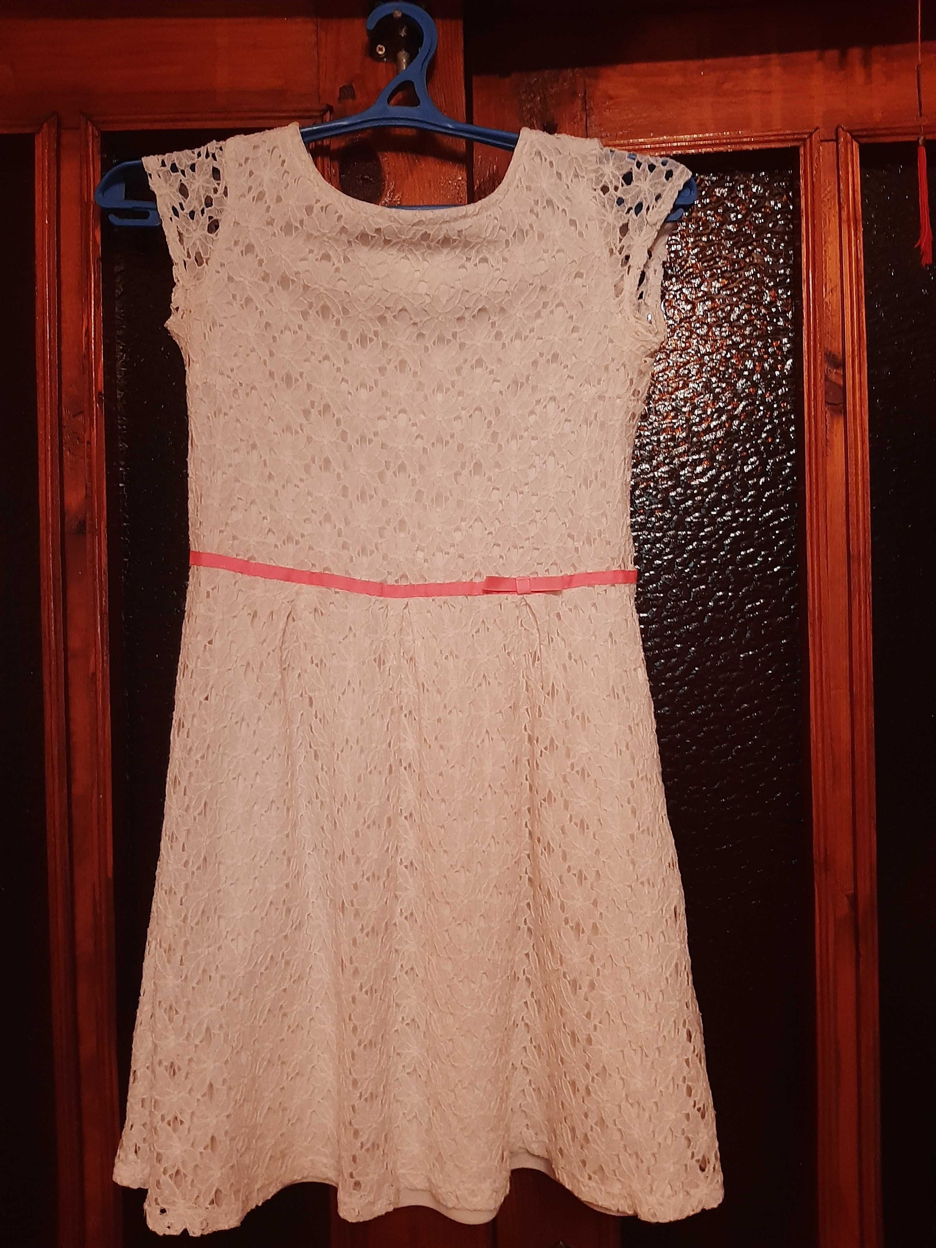 Кружевное белое платье на девочку