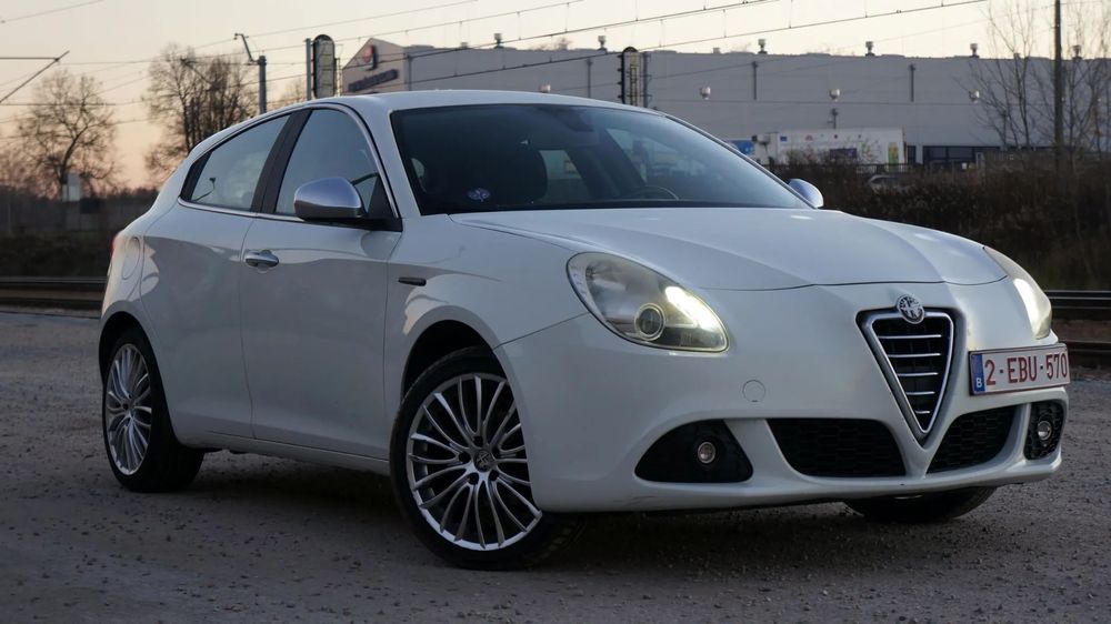 Alfa Romeo Giulietta 1.4 turbo benzyna 120km,przebieg 153tyskm,biała,18 felgi,nowe opony