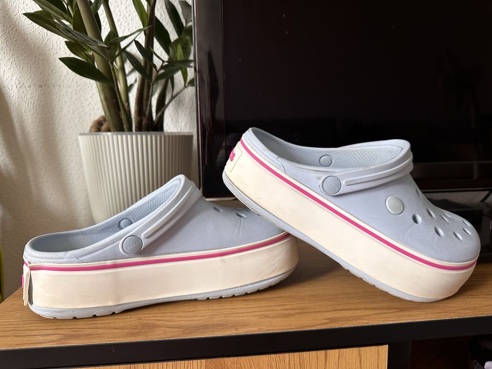 CROCS на платформі