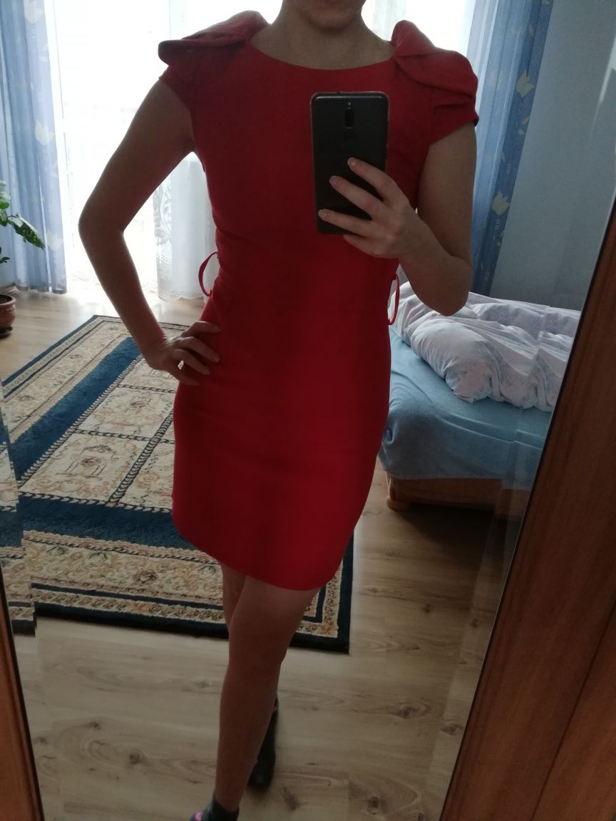 Sprzedam czerwoną sukienkę, rozmiar XS/S
