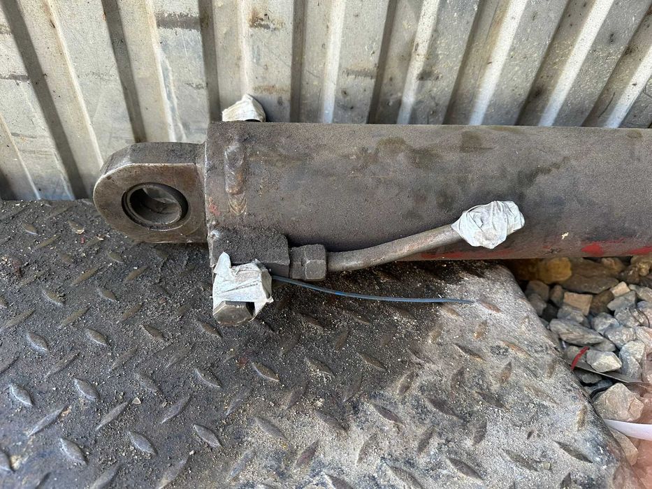 Siłownik Hydrauliczny Dwustronnego Działania od Wózka Widłowego
