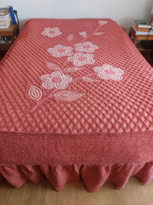 Edredão c/ 2 Almofadas e Colcha