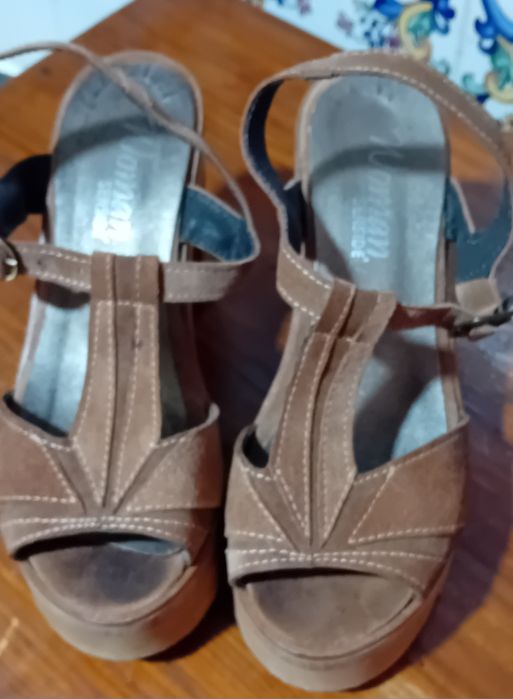 Sandálias castanho