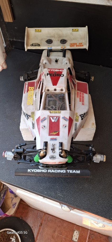 Vendo kyosho burns 4wd com muitas peças s/ Rádio