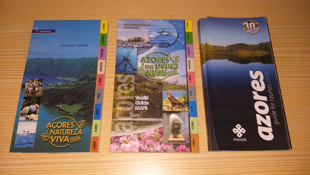 3 Açores tourist guide in english/3 guias turísticos dos Açores em ing