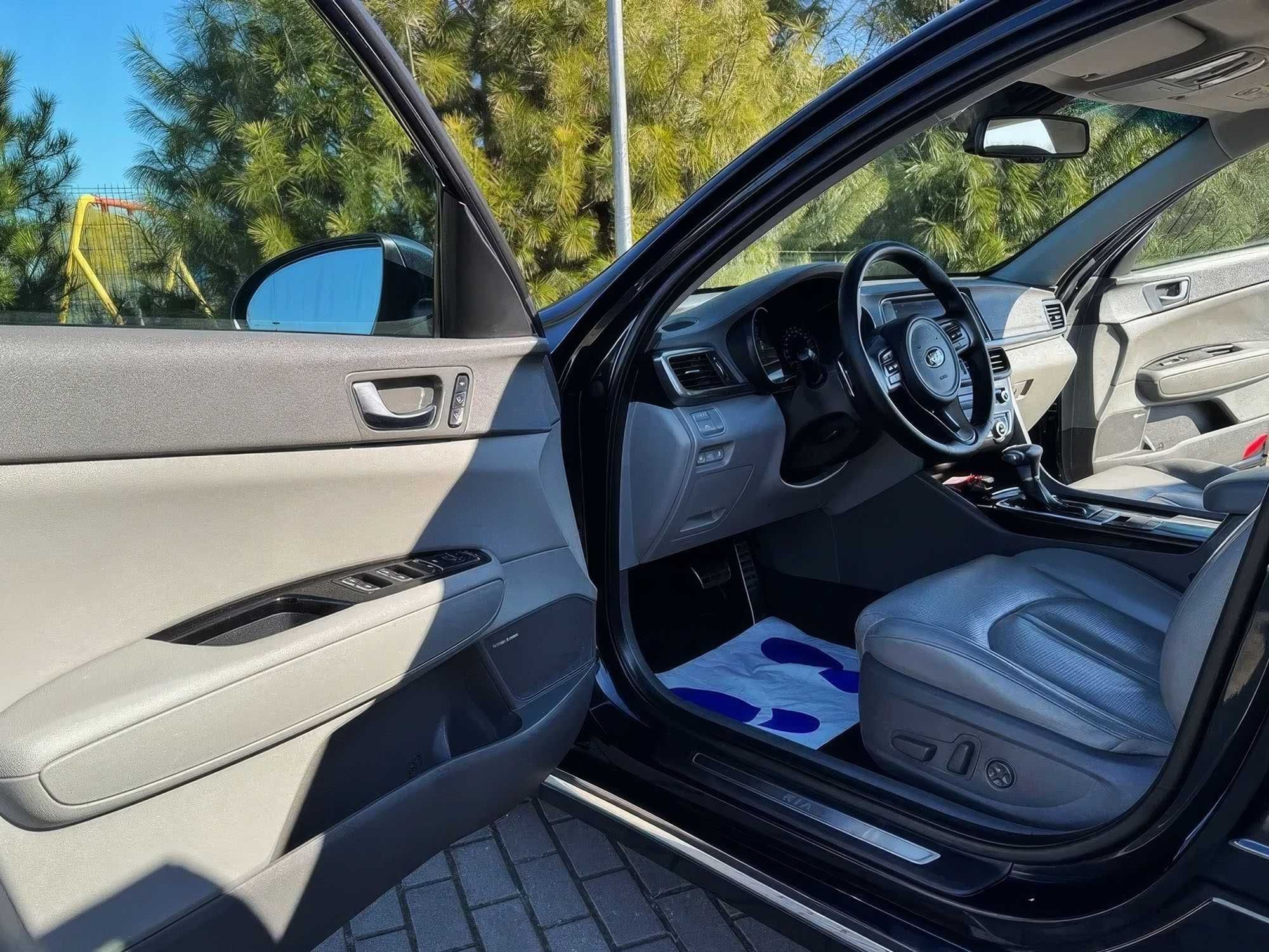 2015 Kia         Optima