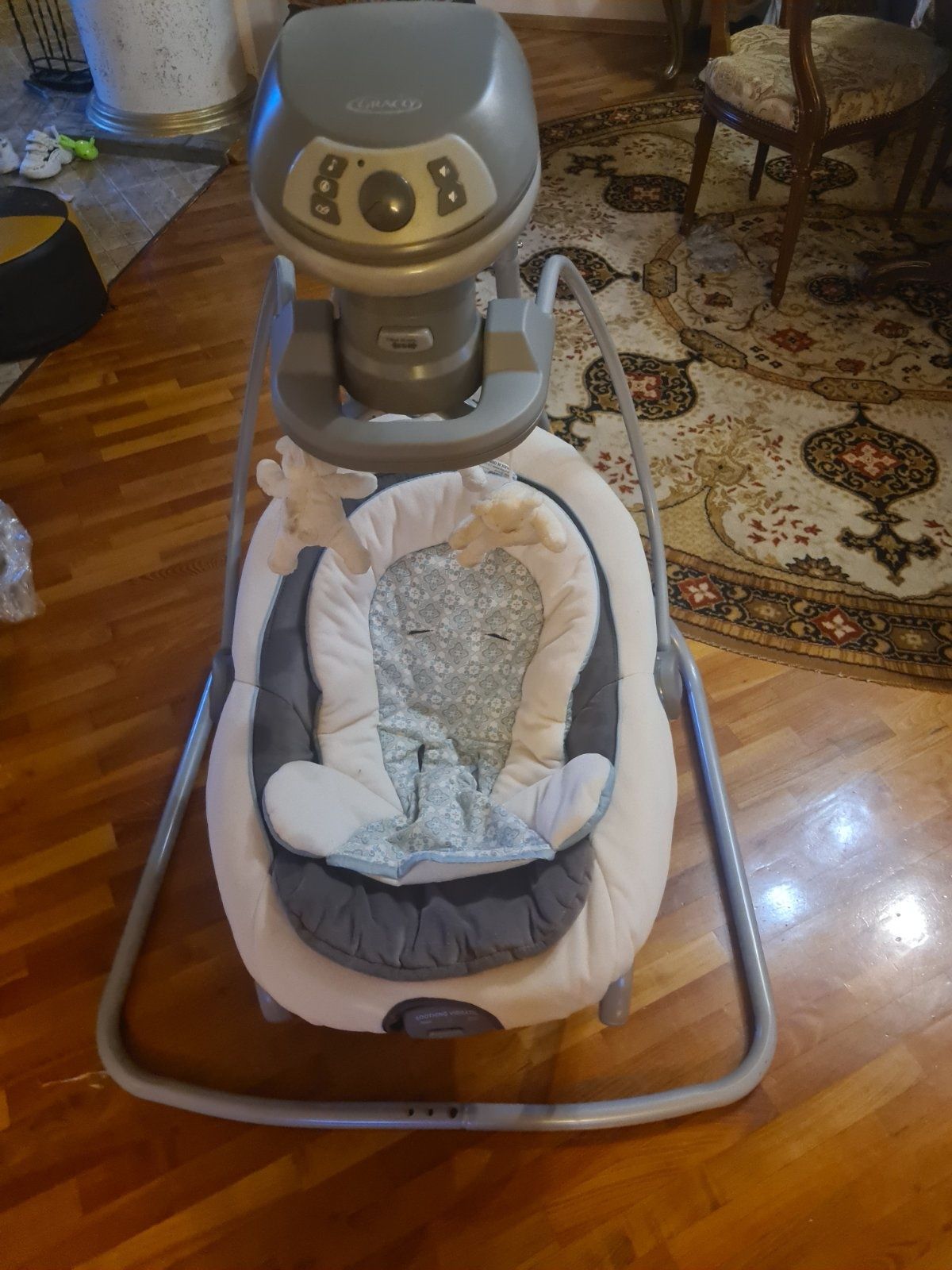 Заколисуючий центр Graco