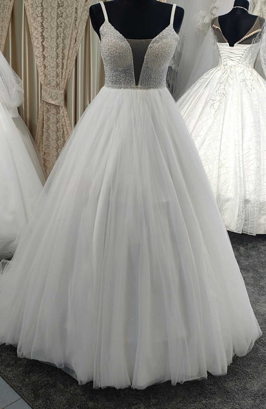 Весільна сукня з корсетом.