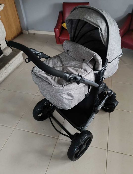 Carrinho bebê como novo