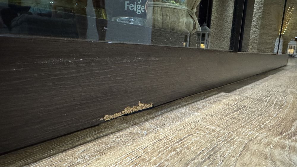 Komoda z czarnego szkla z podswietleniem