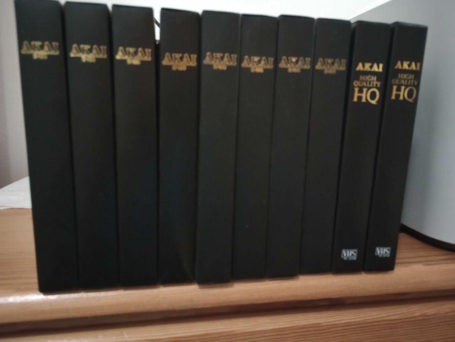 AKAI magnetowid VHS G511 (sprawny) + gratis 10 kaset Akai