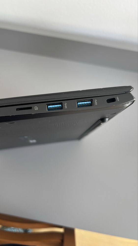 LG Gram 15.6” 1TB 16GB RAM - i7