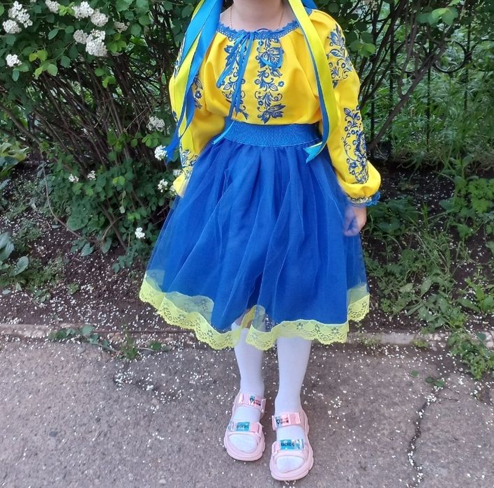 Дитяча вишиванка з юбкой  5-7 років є 2 набори