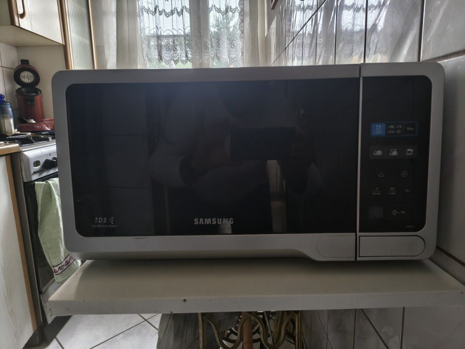 Sprzedam kuchenkę mikrofalową SAMSUNG.TANIO! Używana Tylko Pół Roku!!d