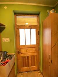 Drzwi drewniane z szybą