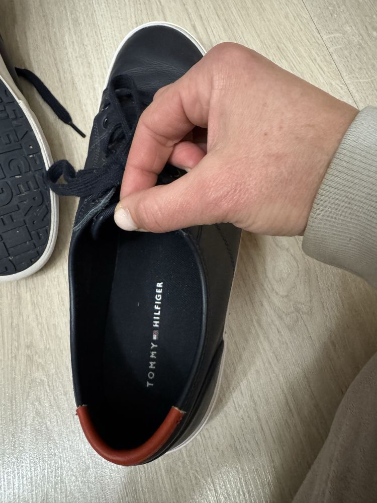 Кеди Tommy Hilfiger в ідеальному стані.