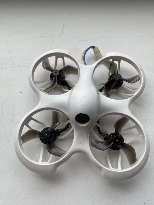 Квадрокоптер BetaFPV, пульт BetaFPV, окуляри Skyzone