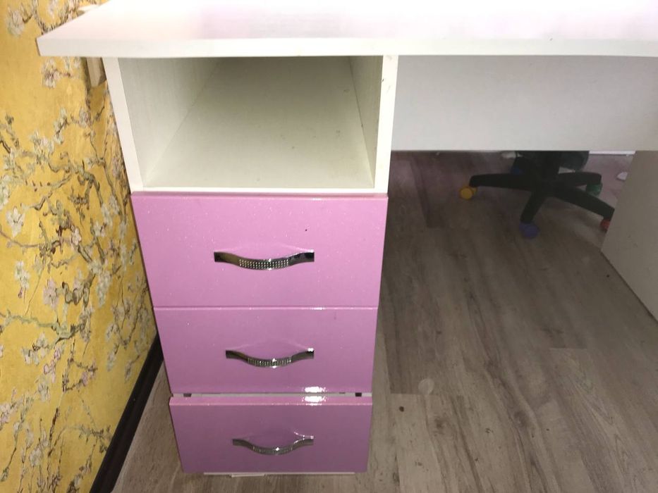 продам стіл на два містя