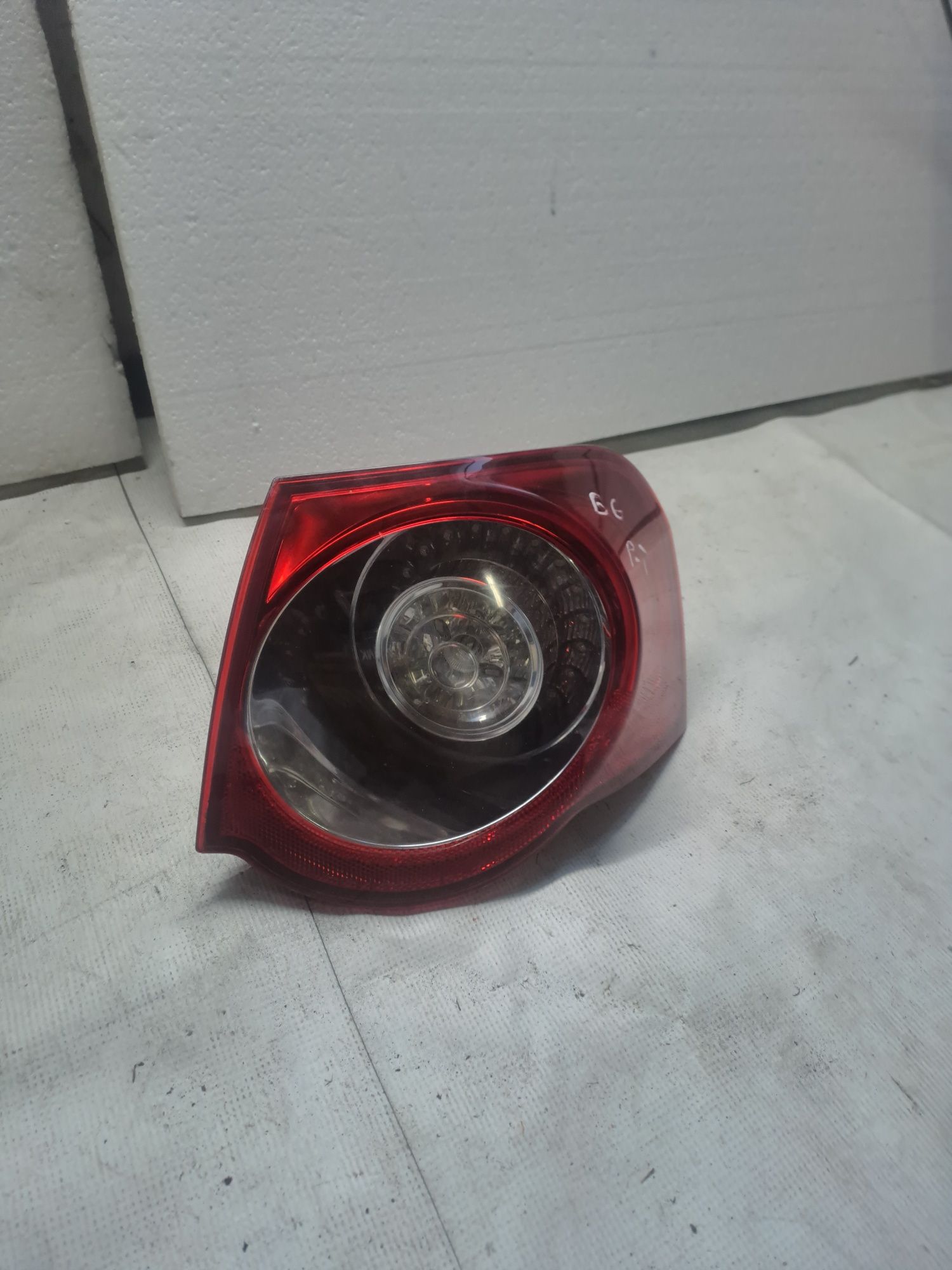 Lampa tylna tył prawa Vw Passat B6 05-10