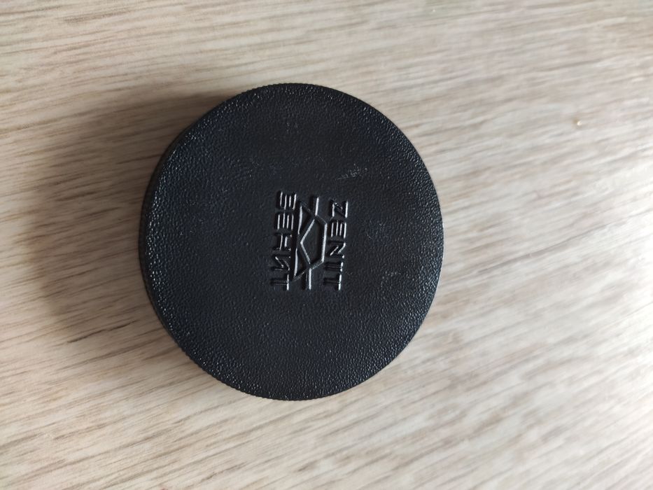 Przyednia osłona do obiektywu Zenit.