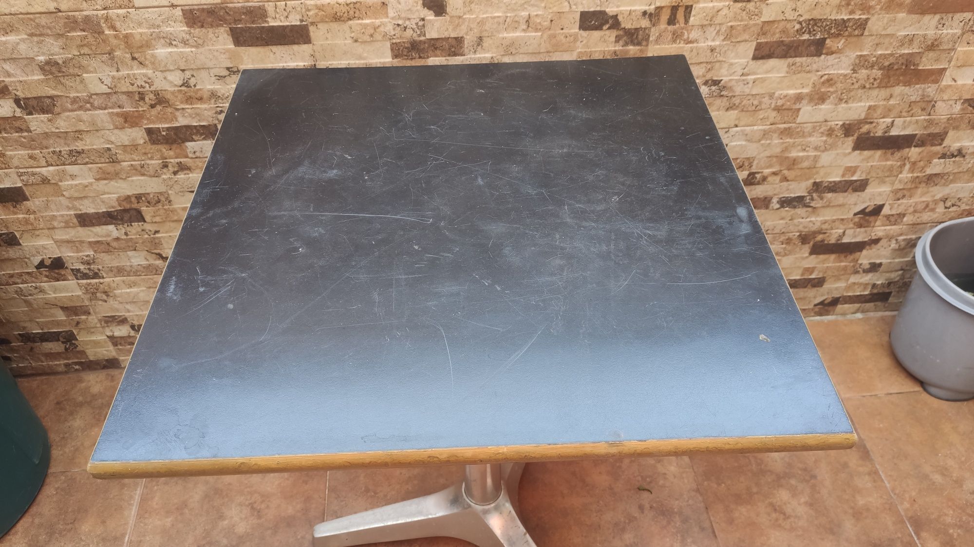 Mesa pé em alumínio