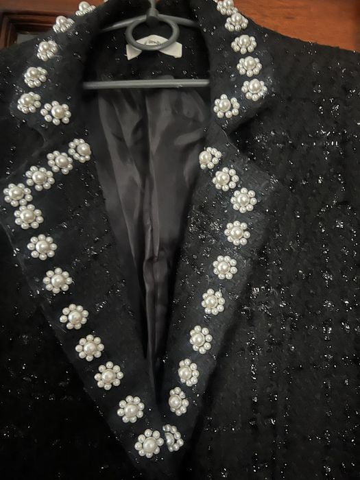 Твидовый пиджак с жемчугом