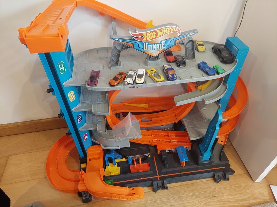Pista Hotwheels Ultimate Garage Tubarão em perfeitas condições