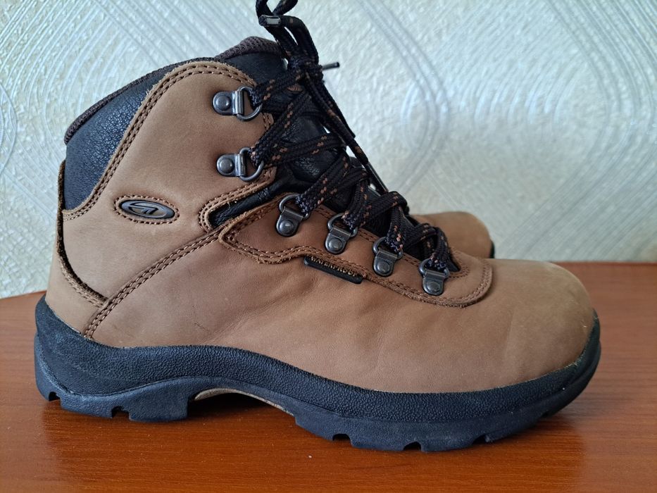 Ботинки розмір 36 в подарунок віддам куртку zara