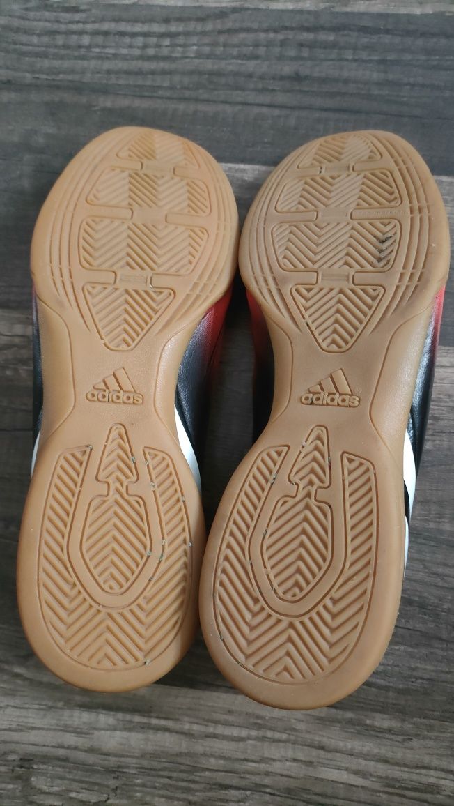 świetne halówki ADIDAS PREDATOR w super stanie