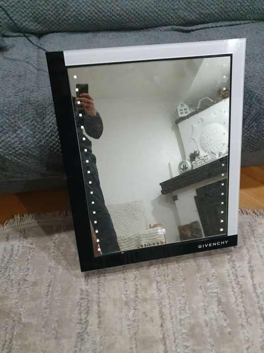 Зеркало з підсвідкою