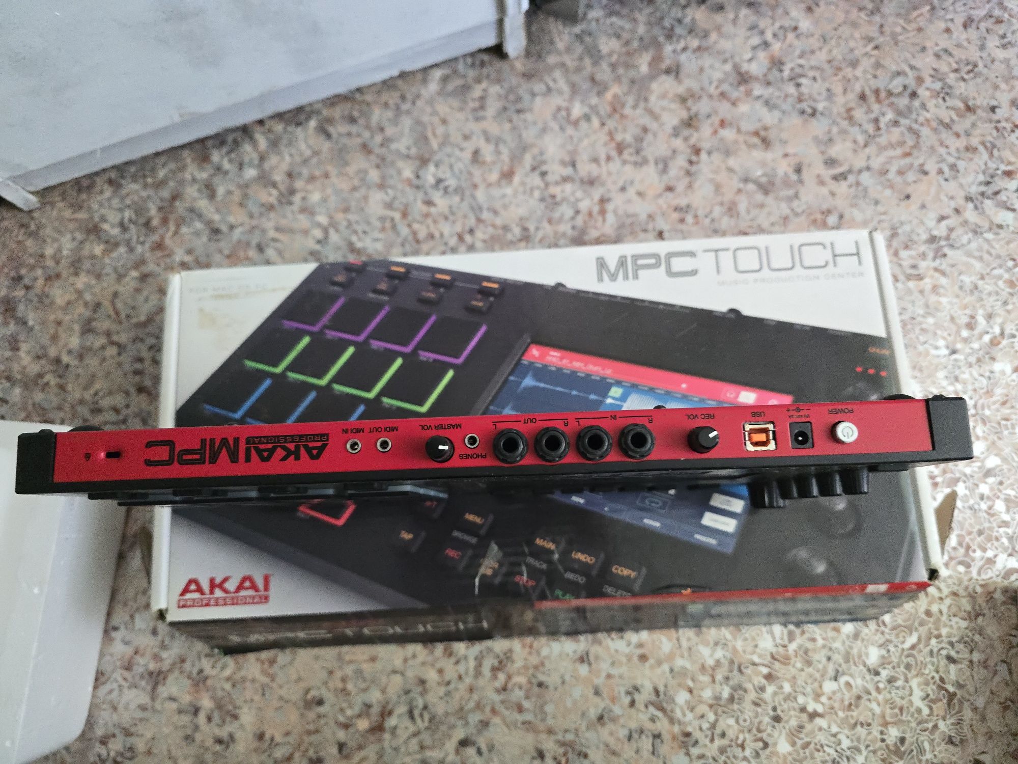 Akai mpc Touch музична портативна студія