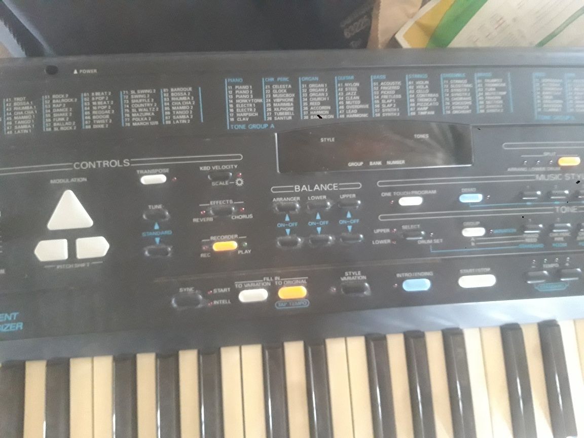 Keybord Roland E 16