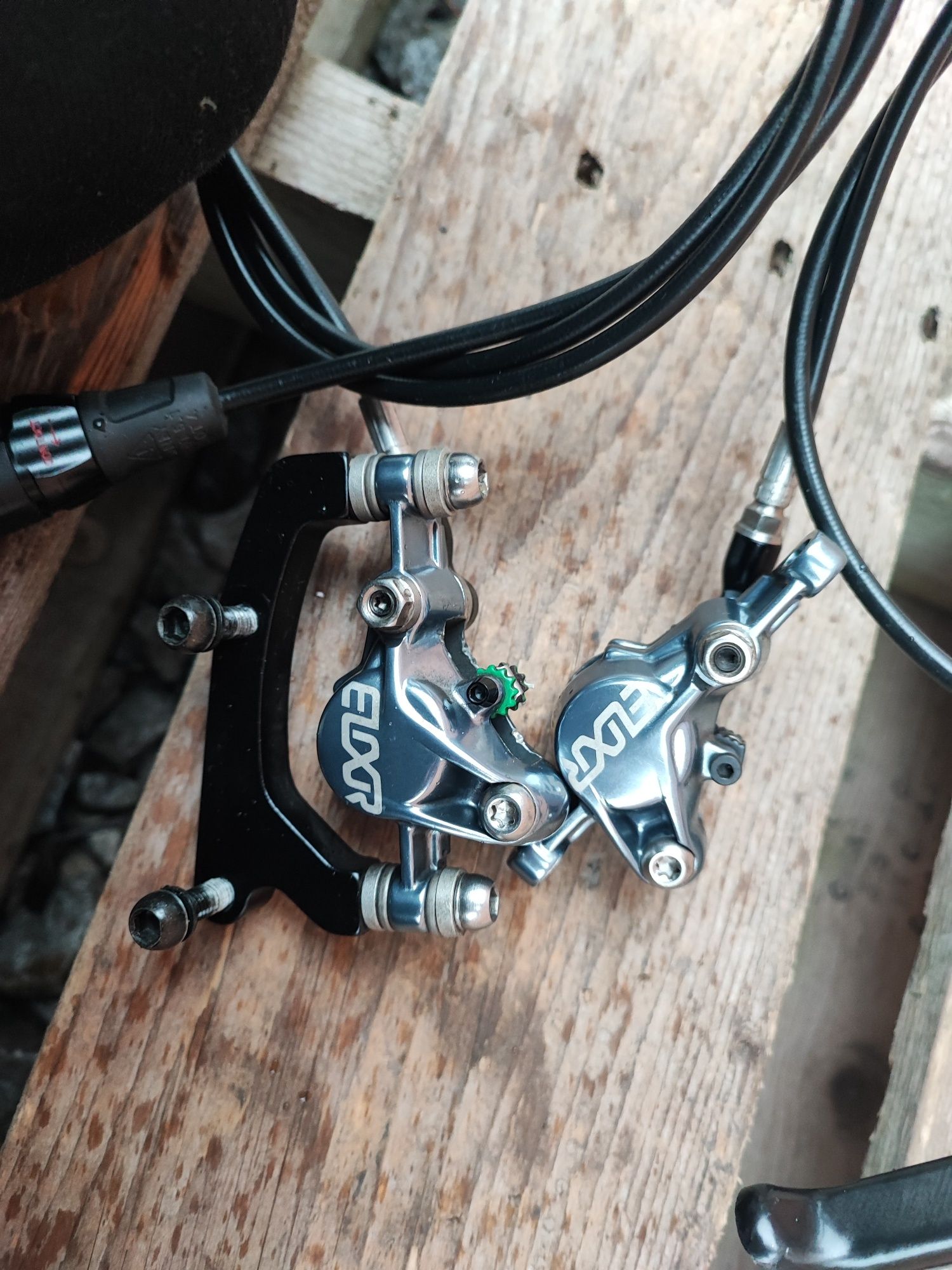 Hydrauliczne hamulce tarczowe Avid Elixir 9 carbon retro mtb ładne
