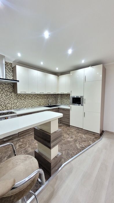 Видовая 3-х кв. Метро! Сертифікат!