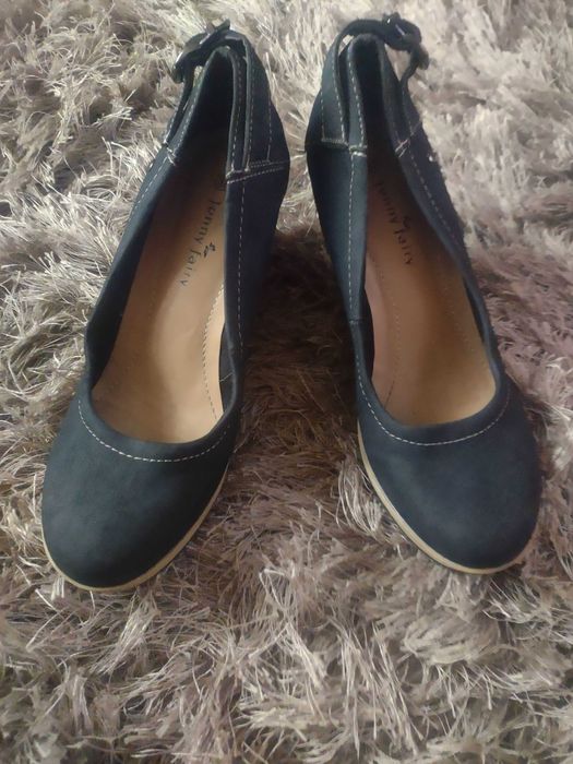 Złap super okazję !  Buty  czółenka  na  koturnie  JENNY  FAIRY  37