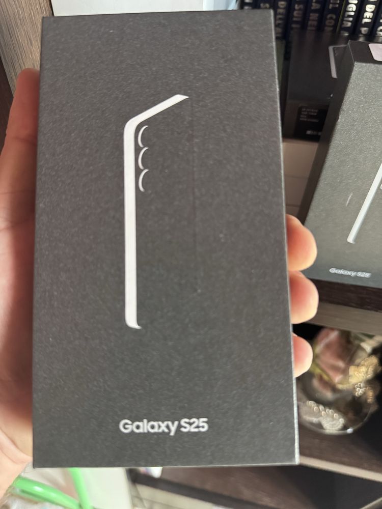 Samsung S25 128Gb Navy Нові запаковані з Європи.